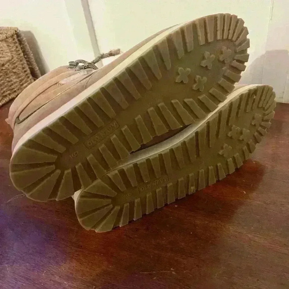 Never been work Old Navy faux fur hiking boots size 9 - Picture 12 of 12